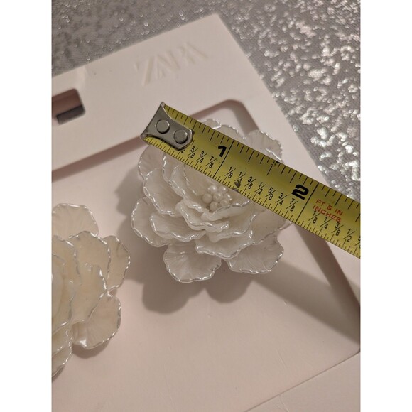 ZARA Earrings Womens Statement White Pearlized 3D Flower Lightweight Embossed - Picture 9 of 10